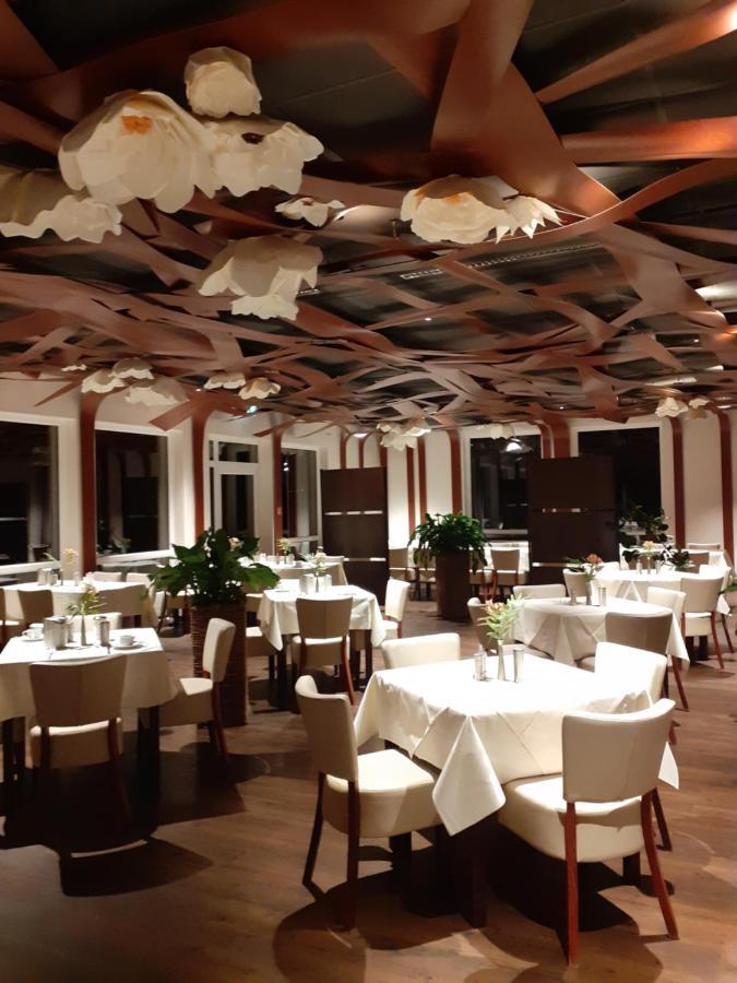 Bergwirtschaft Wilder Mann Hotel Und Restaurant Dresden Bagian luar foto