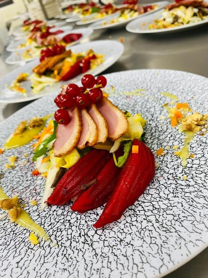 Bergwirtschaft Wilder Mann Hotel Und Restaurant Dresden Bagian luar foto