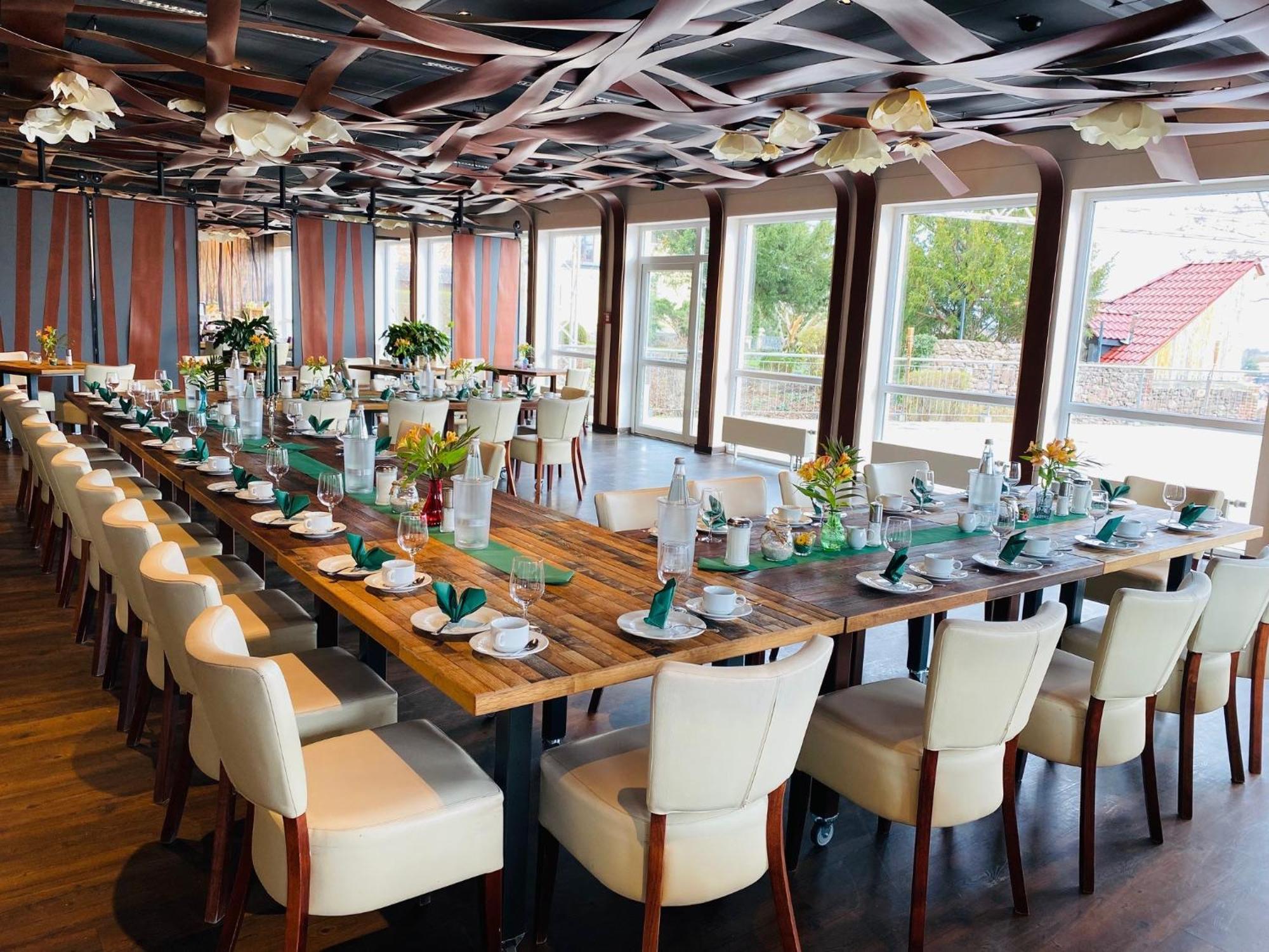 Bergwirtschaft Wilder Mann Hotel Und Restaurant Dresden Bagian luar foto