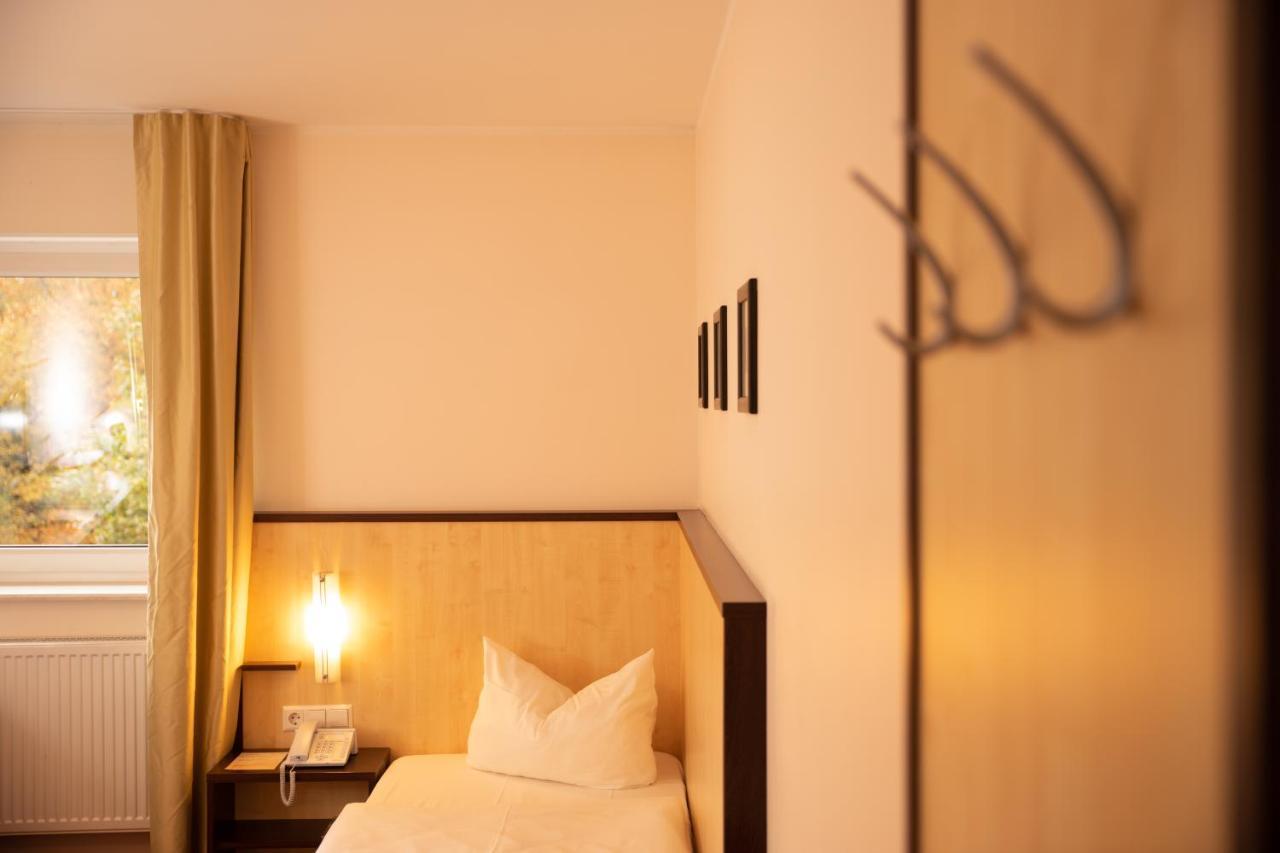 Bergwirtschaft Wilder Mann Hotel Und Restaurant Dresden Bagian luar foto