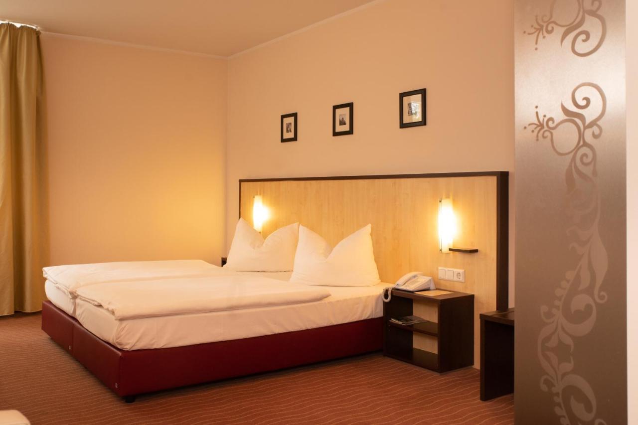 Bergwirtschaft Wilder Mann Hotel Und Restaurant Dresden Bagian luar foto