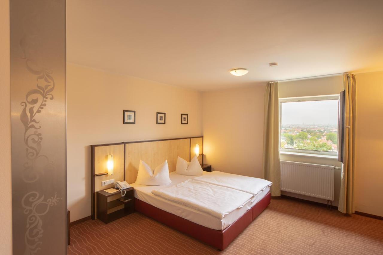 Bergwirtschaft Wilder Mann Hotel Und Restaurant Dresden Bagian luar foto