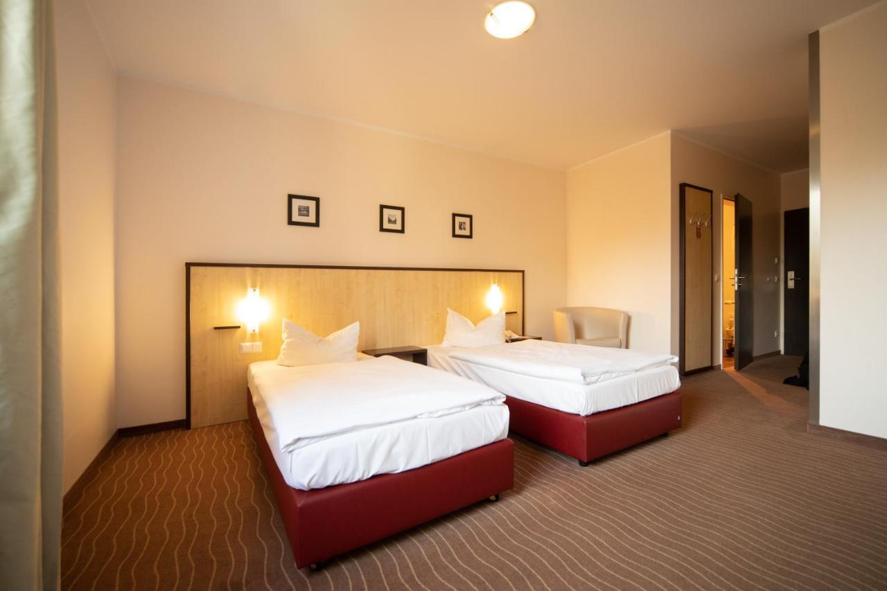 Bergwirtschaft Wilder Mann Hotel Und Restaurant Dresden Bagian luar foto